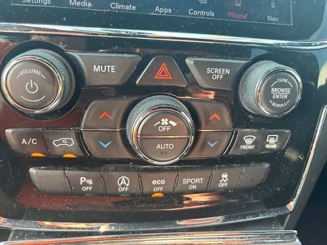 Used 2022 Black Jeep Laredo E image 7