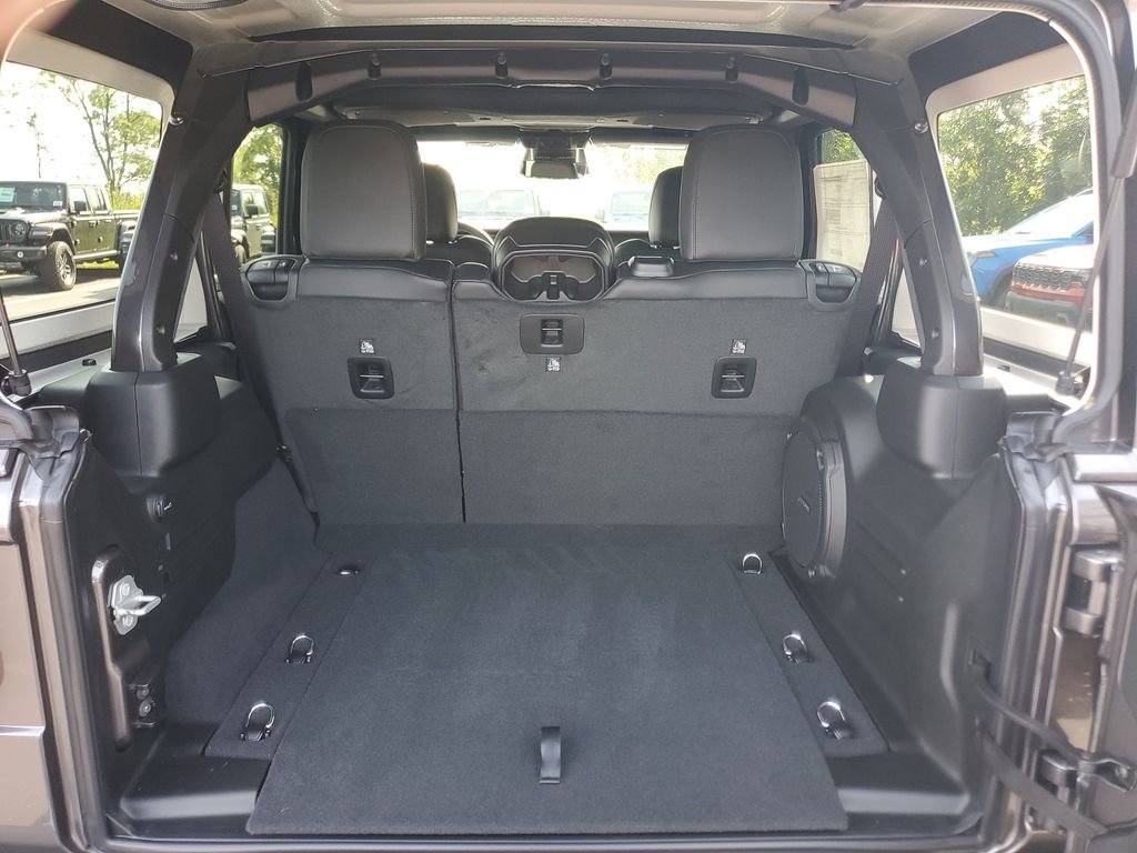 New 2026 Granite Crystal Metallic Clearcoat Jeep Rubicon X image 9