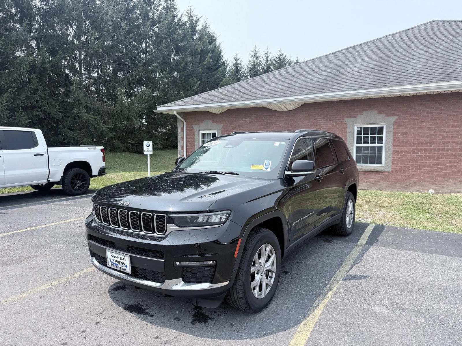 Used 2021 Diamond Black Crystal Pearlcoat Jeep Limited image 4