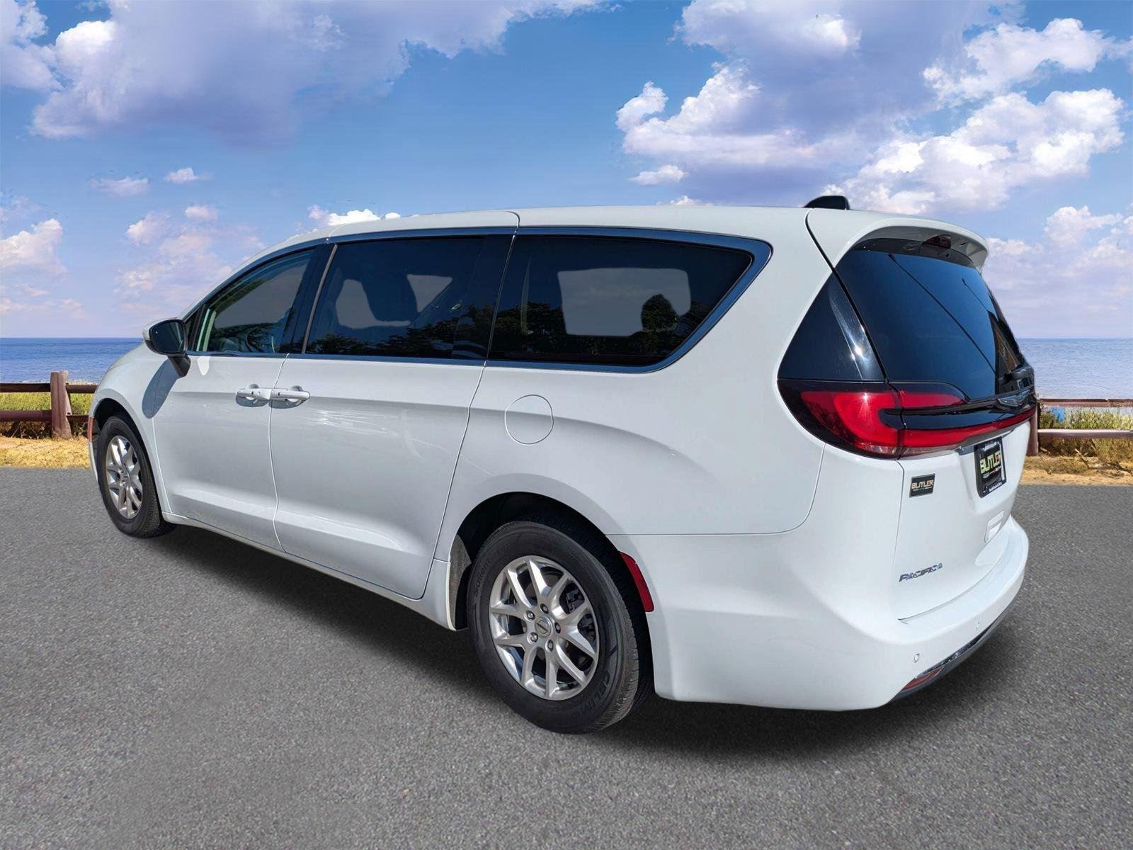 Used 2023 Bright White Clearcoat Chrysler Touring L image 6
