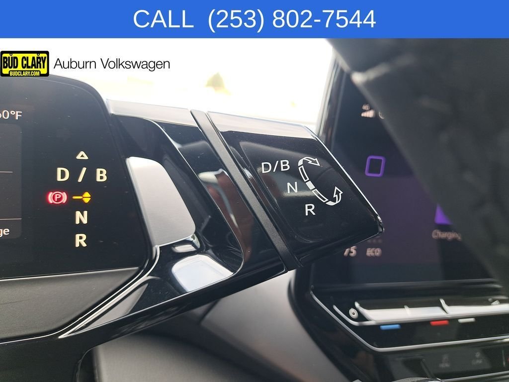 Used 2024 White/off-white Volkswagen Standard image 21