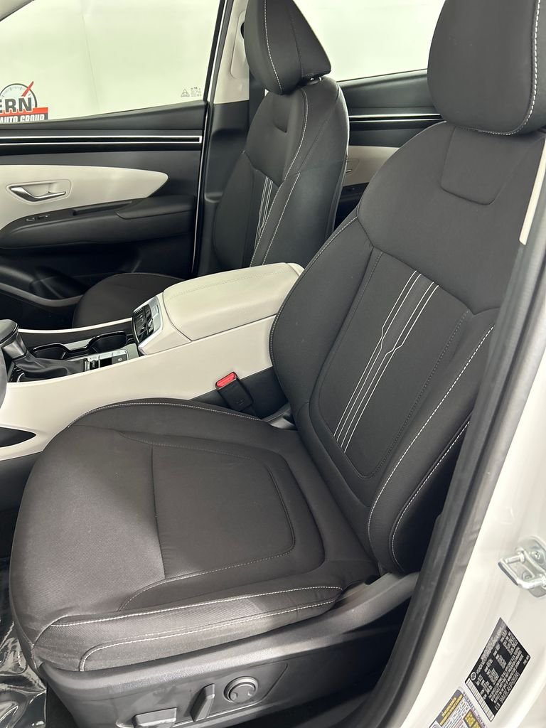 Used 2023 White Hyundai SEL image 12