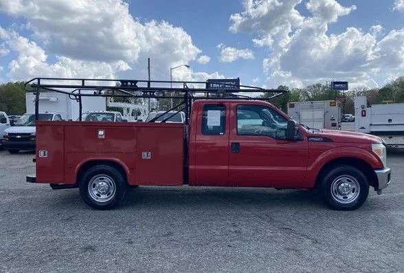 Used 2011 Red Ford XL image 5