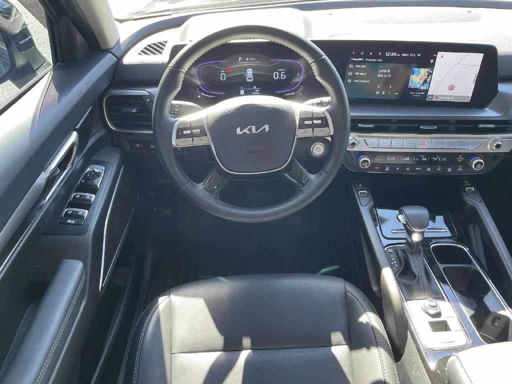 Used 2025  Kia S image 22