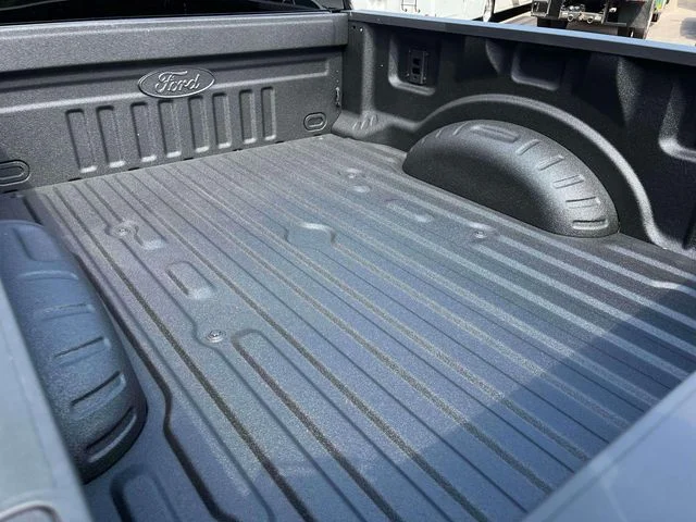 New 2027 Agate Black Metallic Ford F-250® XLT image 11