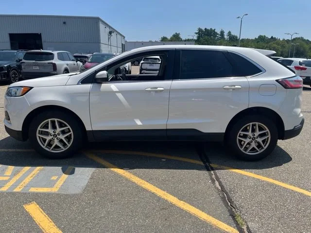 Used 2021 White Metallic Ford SEL image 6