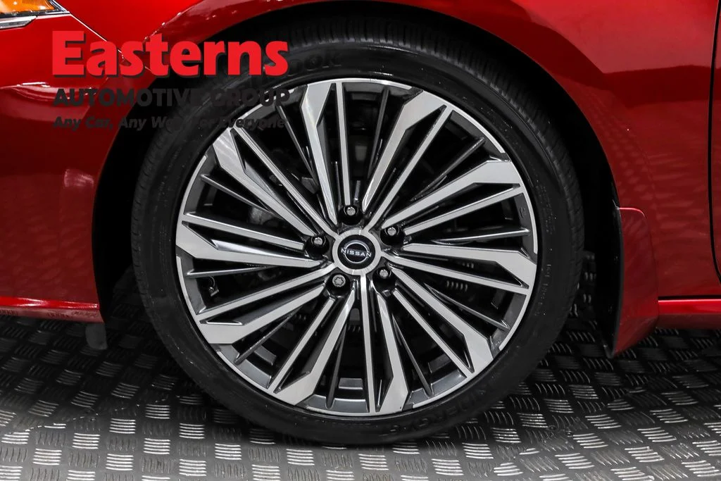 Used 2023 Red Nissan 2.5 SL image 31