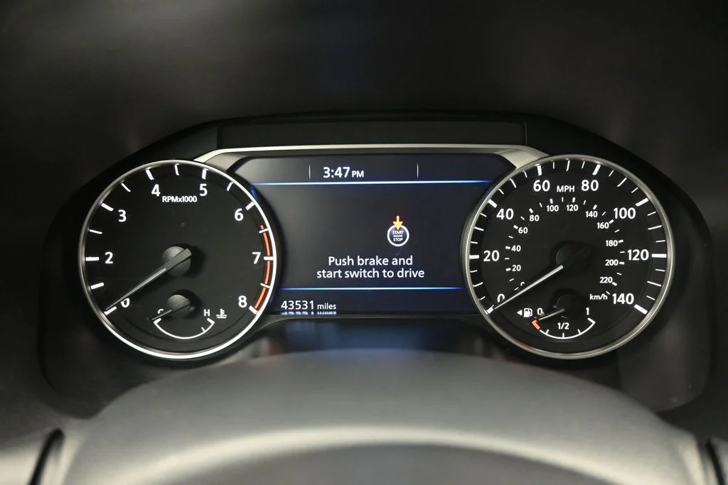 Used 2025 White Nissan 2.5 SR image 13