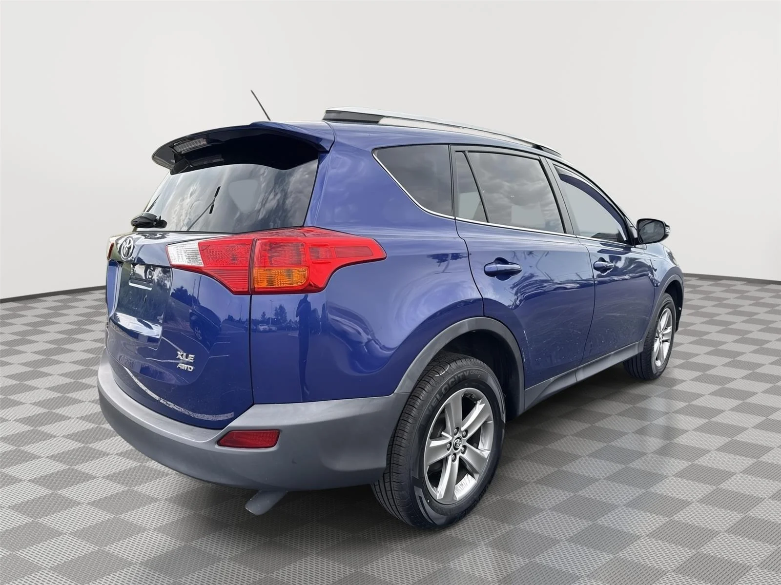 Used 2015 Blue Crush Metallic Toyota XLE image 11