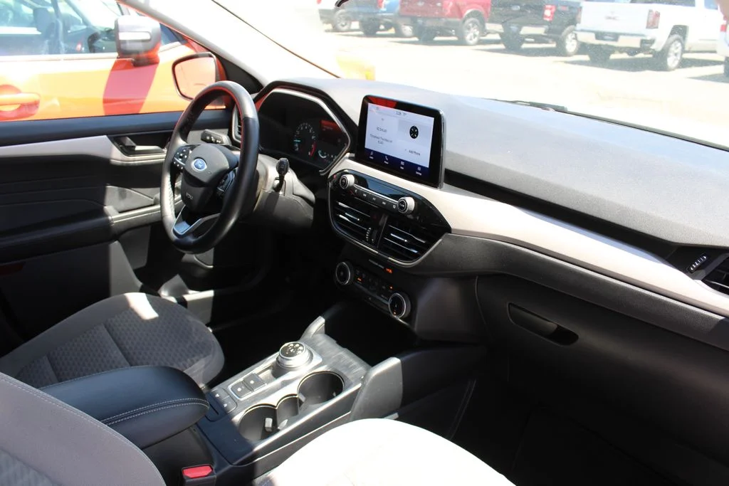 Used 2022 Oxford White Ford SE image 18