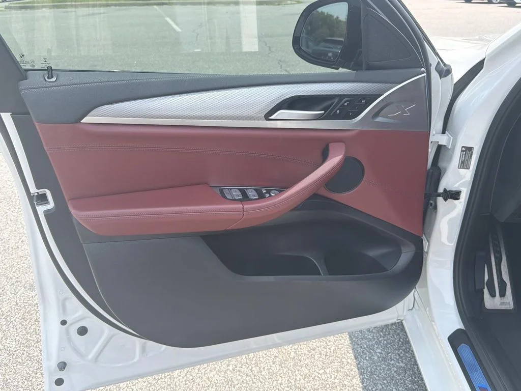 Used 2021 White BMW xDrive30i image 12