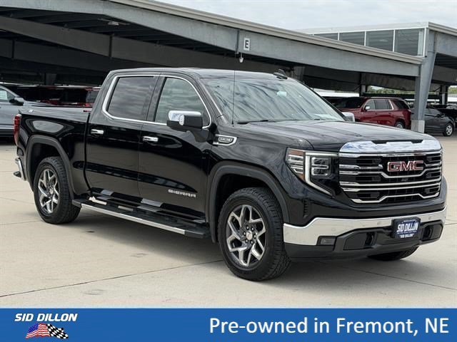 Used 2022 Onyx Black GMC SLT image 2