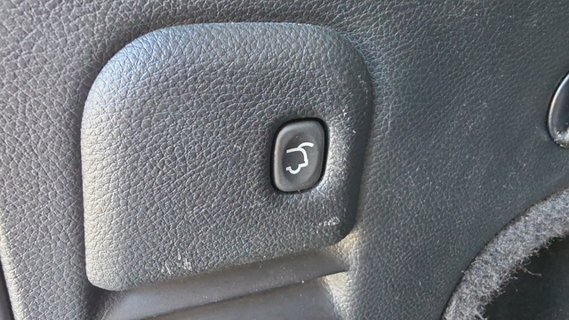 Used 2018 Bright White Clearcoat Jeep Trailhawk image 35