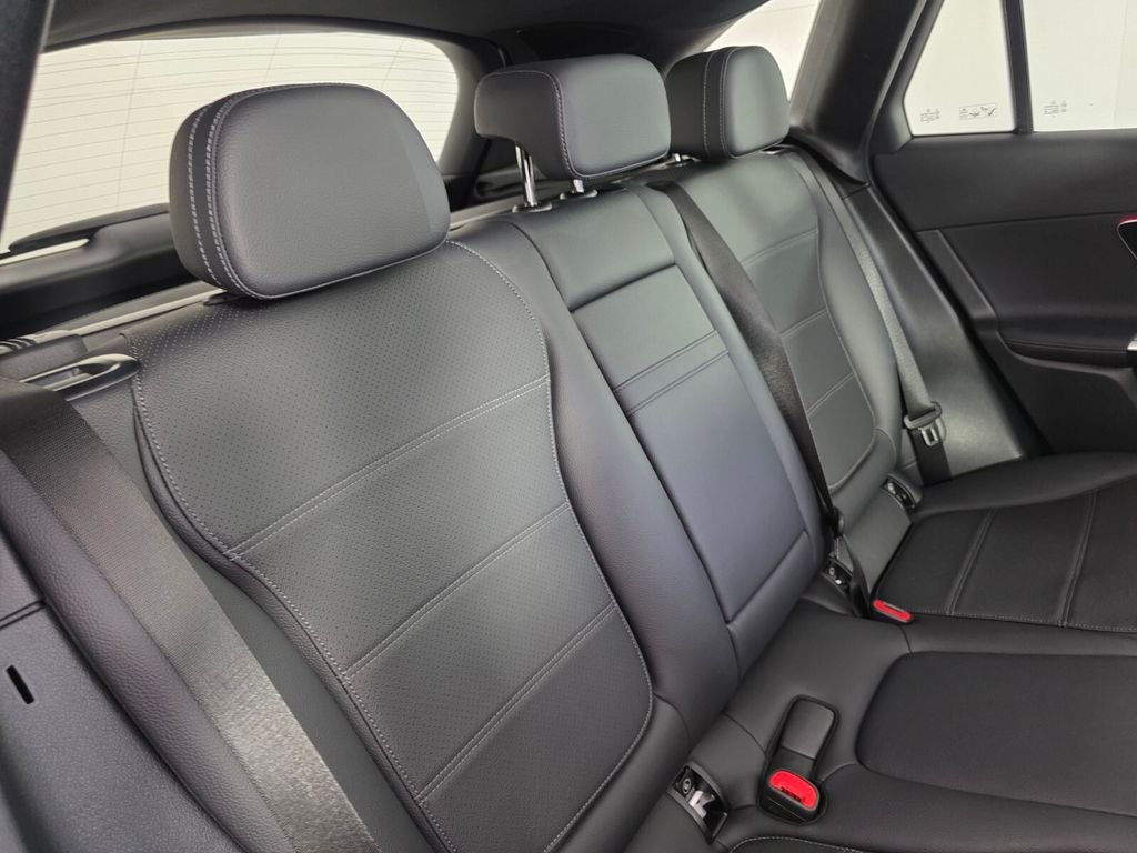Certified Used 2025 White Mercedes-Benz GLC 300 image 26