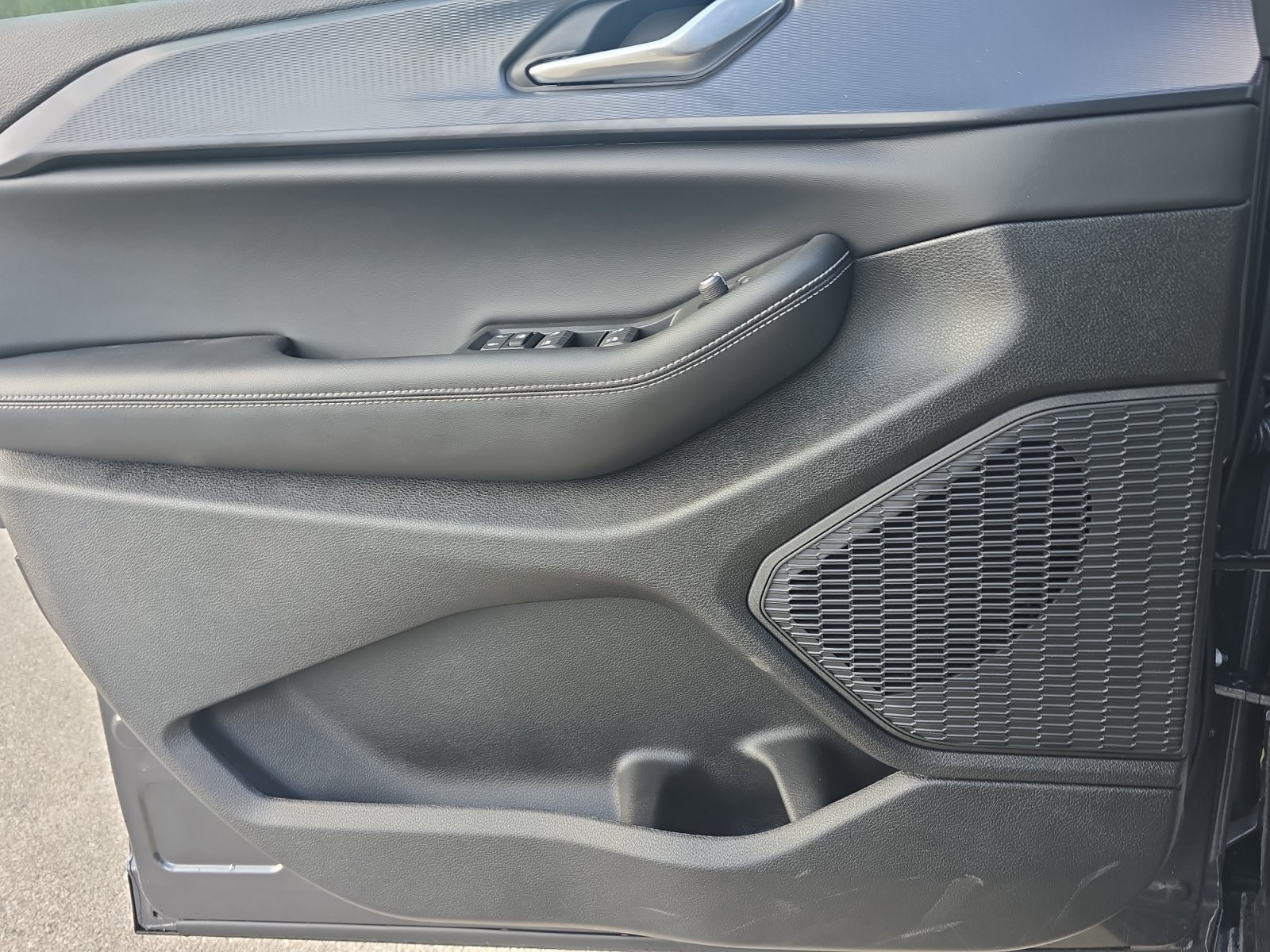 New 2026 Baltic Gray Metallic Clearcoat Jeep Laredo X image 29