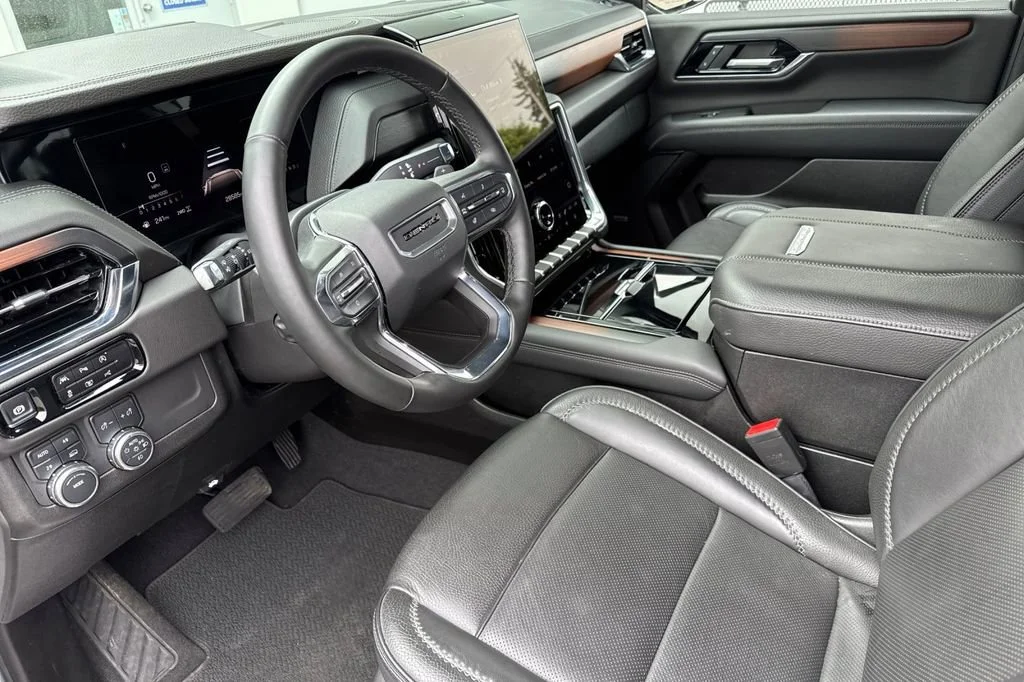 2025 GMC Yukon XL Denali - Photo 10