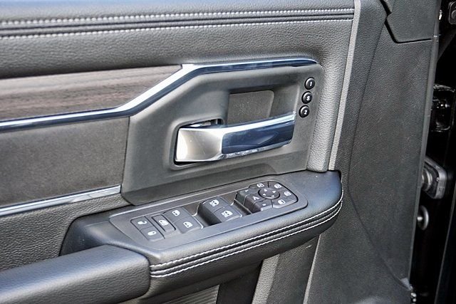 New 2026 Diamond Black Crystal Pearl-Coat Exterior Paint RAM Laramie Night Edition image 23