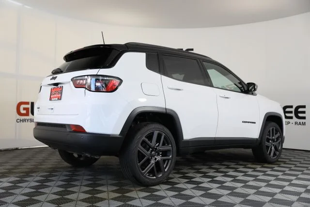 New 2026 Bright White Clear-Coat Exterior Paint Jeep Limited image 36