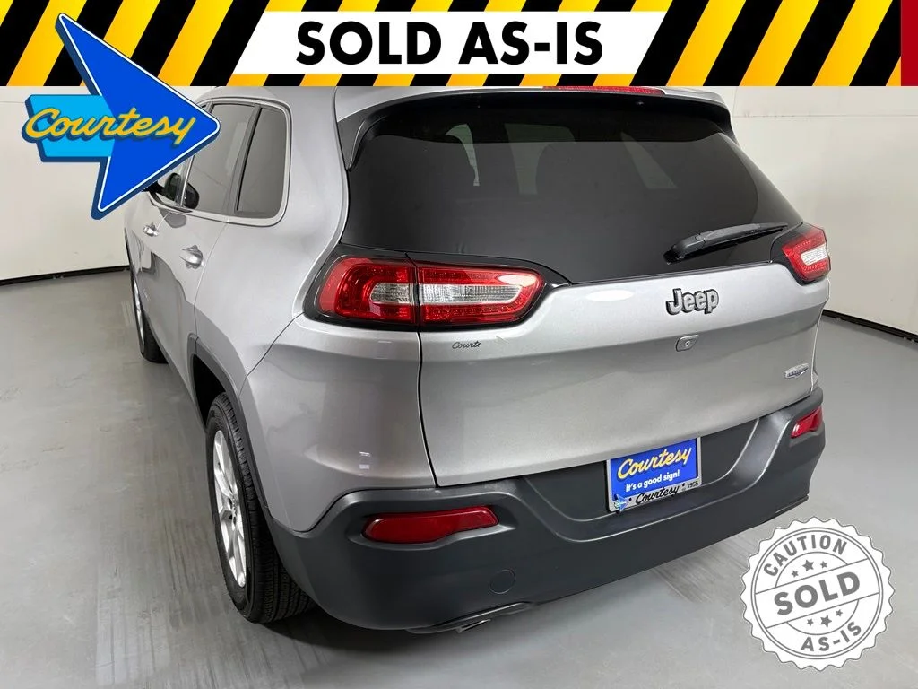Used 2018 Silver Jeep Latitude Plus image 6