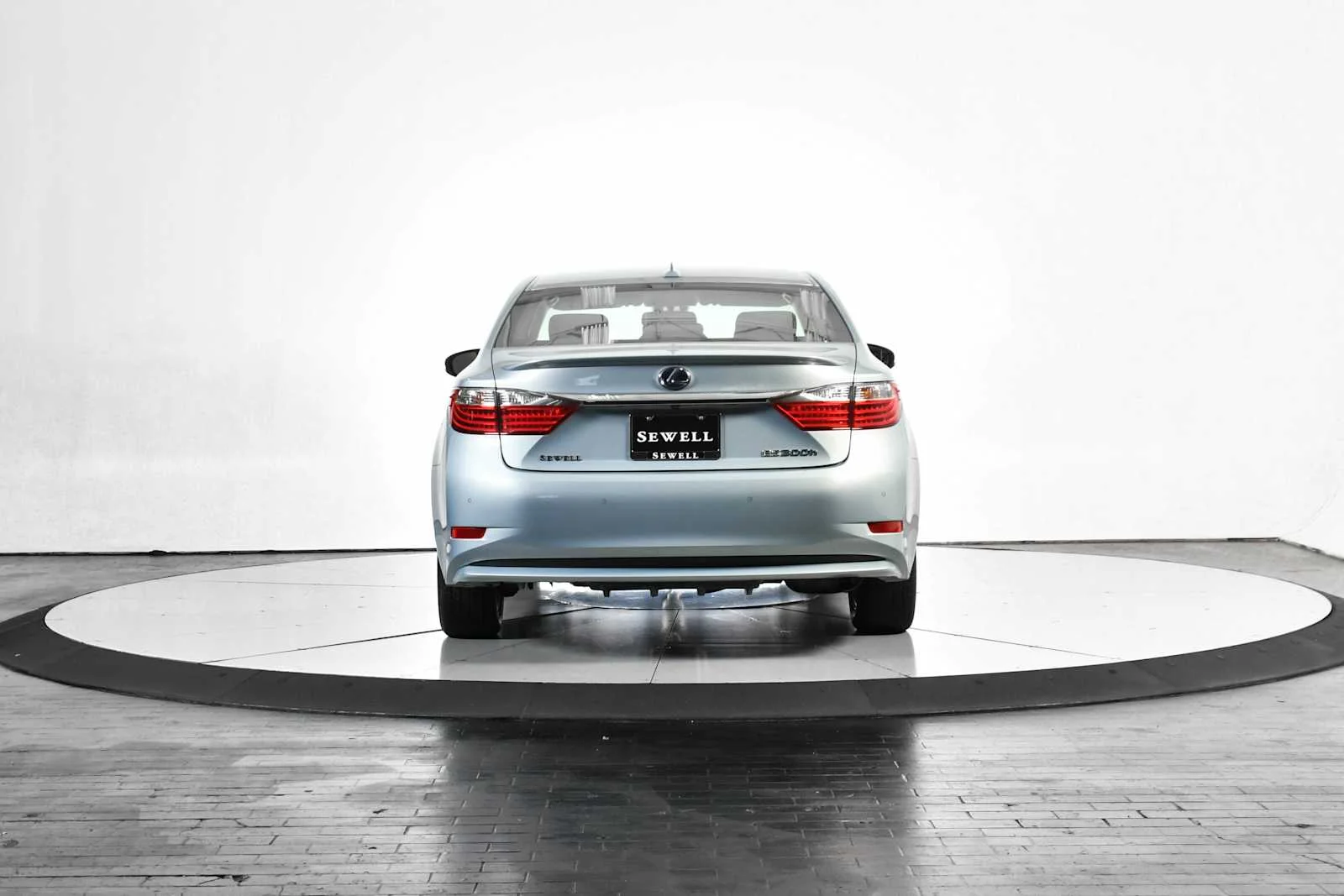 Used 2014 Cerulean Blue Metallic Lexus Hybrid image 4