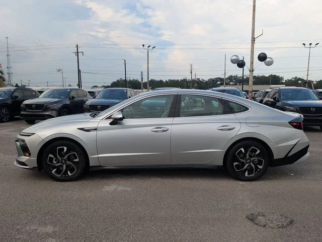 Used 2025 Silver Hyundai SEL image 2