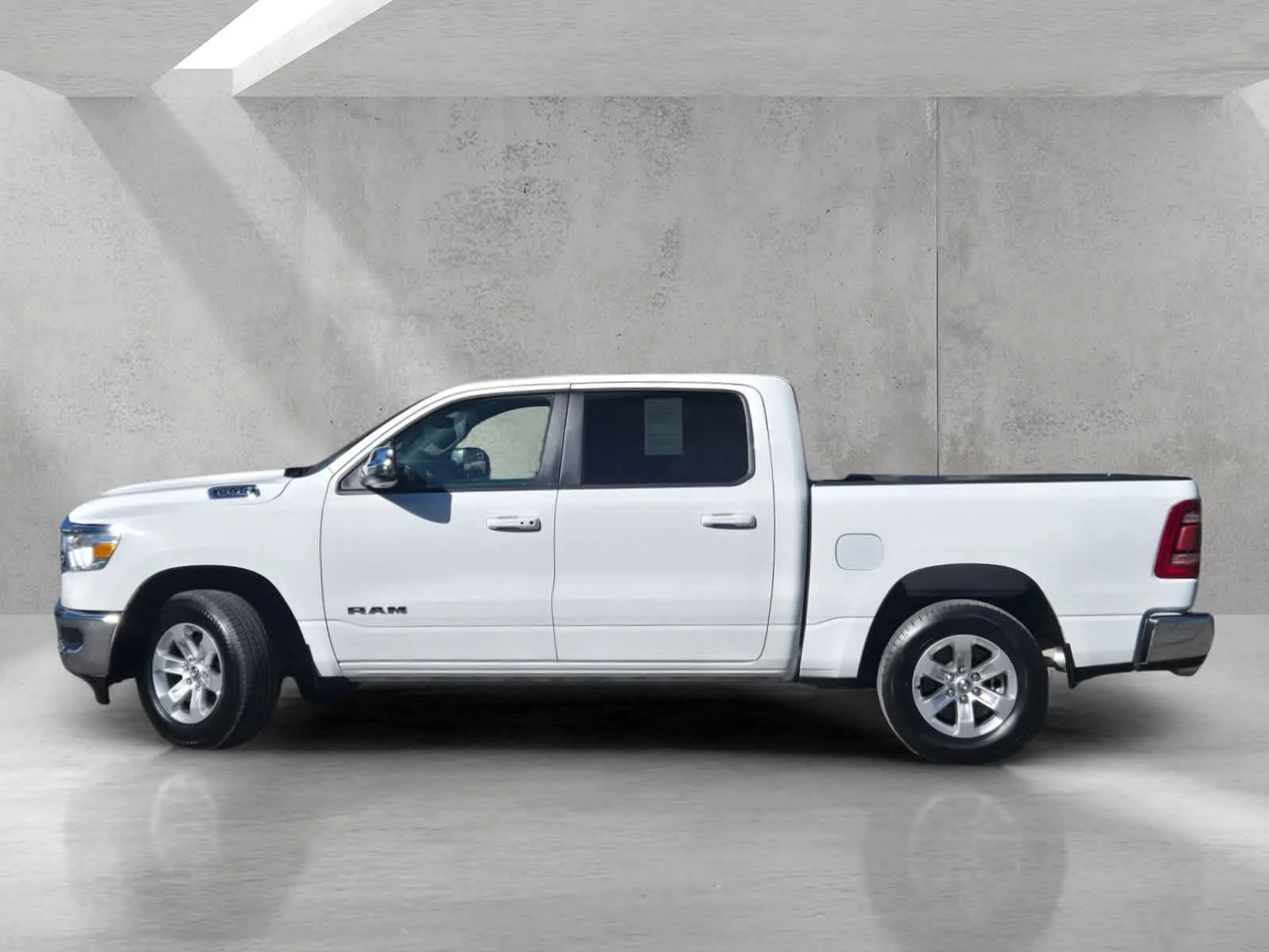 Used 2024  Ram Laramie image 7