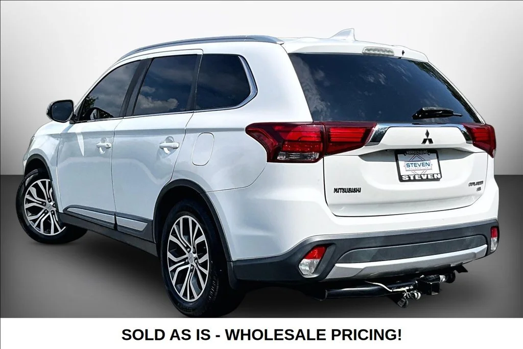 Used 2017  Mitsubishi  image 4
