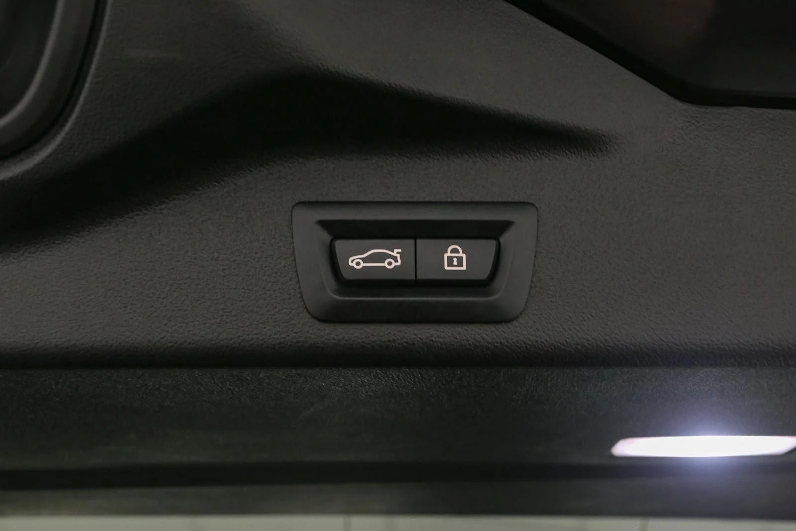 Used 2019 Black Sapphire Metallic BMW xDrive50i image 14