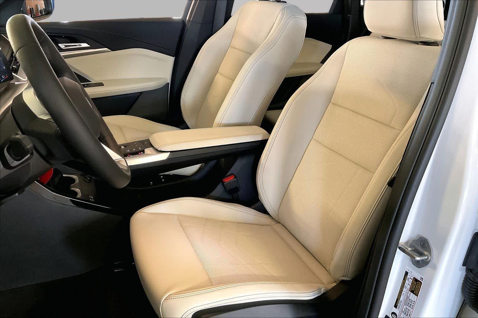 New 2026 Mineral White Metallic BMW xDrive28i image 9