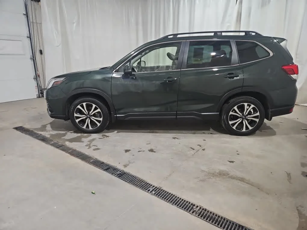 Used 2023 Cascade Green Silica Subaru Limited image 6