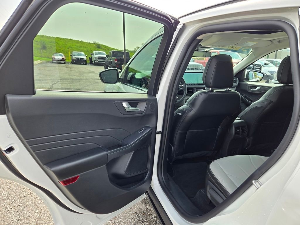 Used 2025 White Ford Base image 28