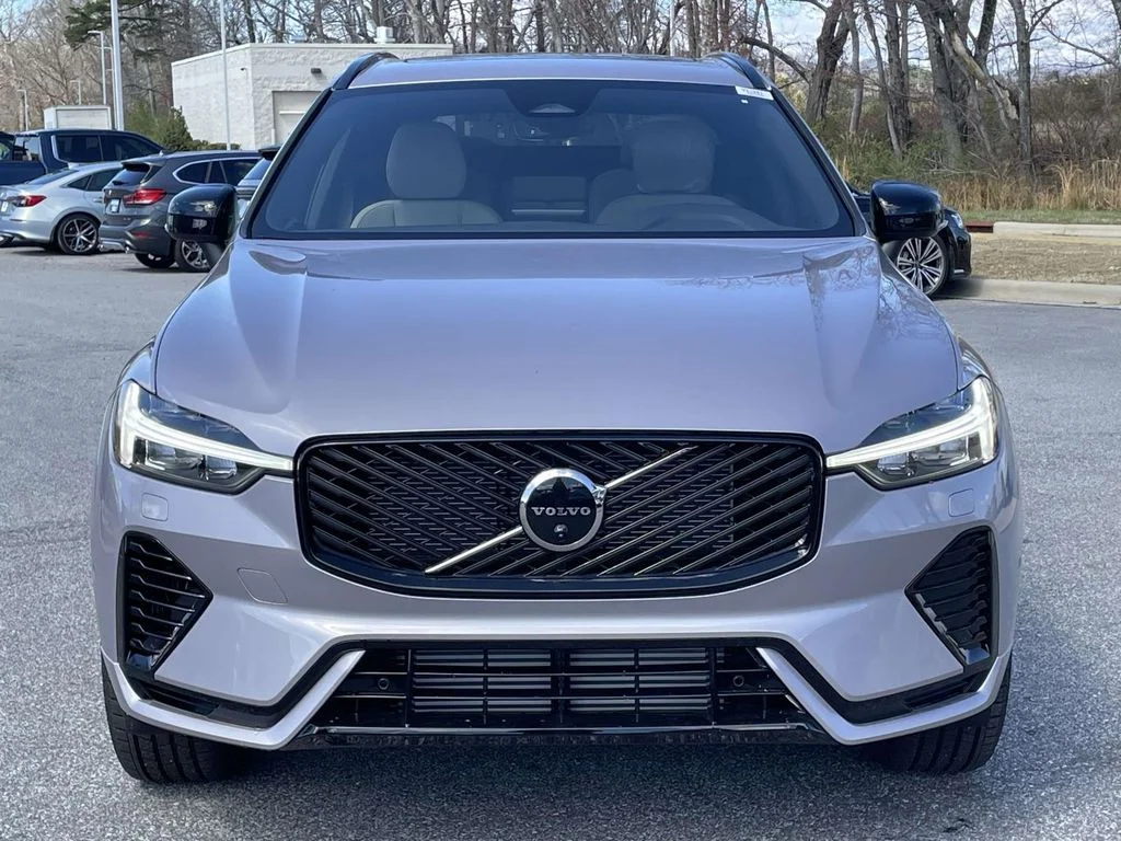 New 2026 Aurora Silver Volvo Plus image 24