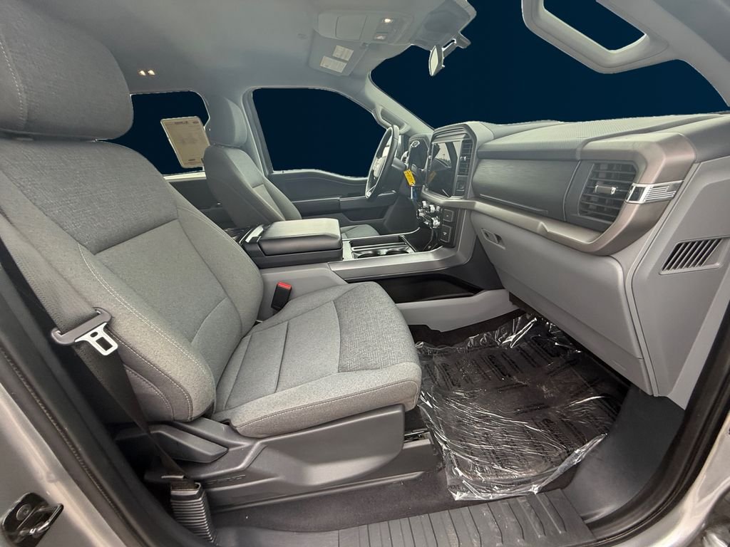 Used 2025 Silver Ford XLT image 17