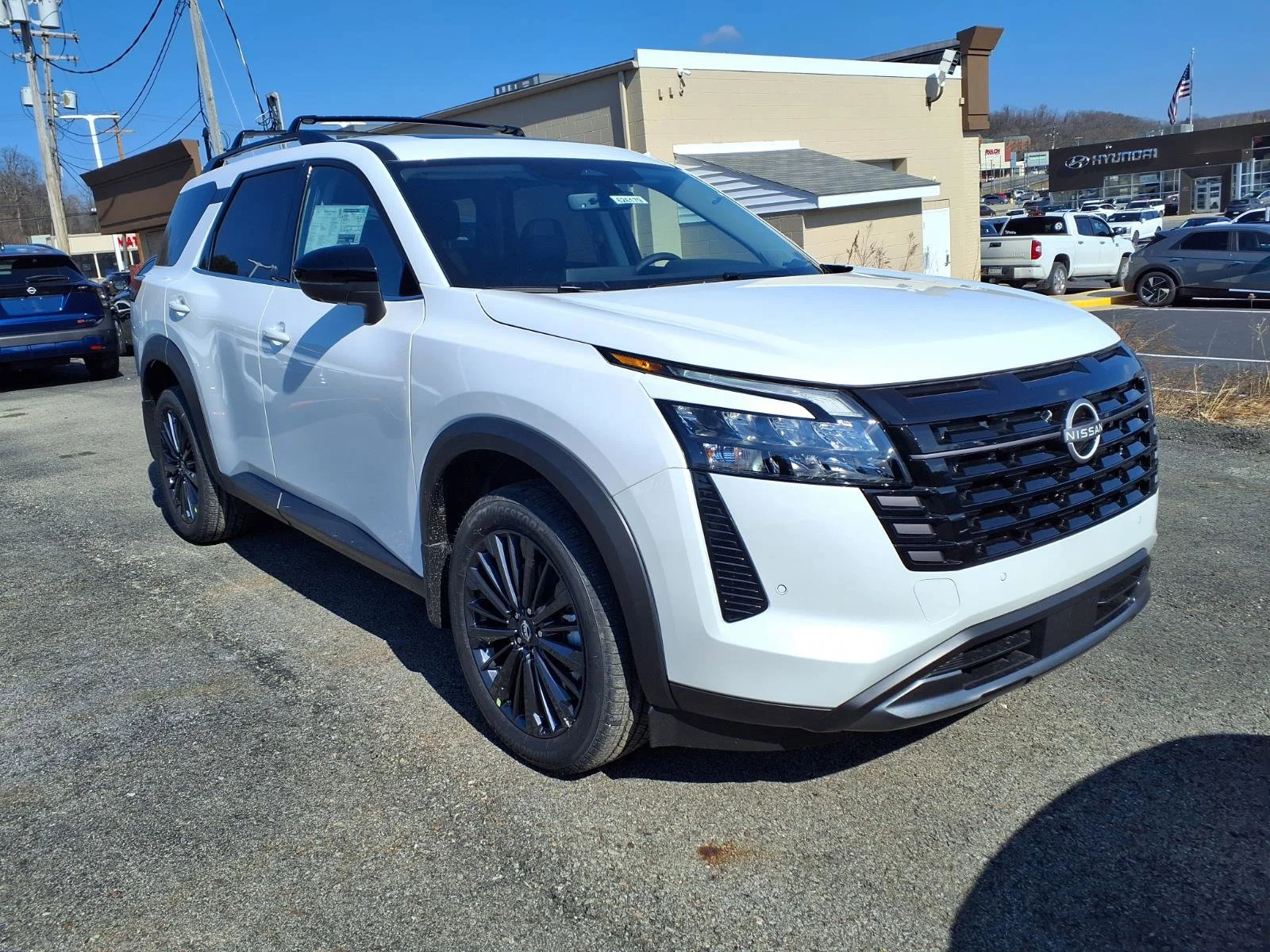 2026 Nissan Pathfinder SL 4WD's photo