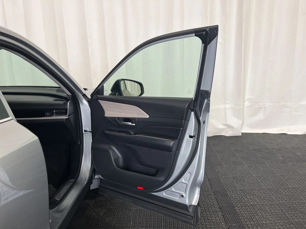 Used 2024 Silver Toyota Platinum image 20