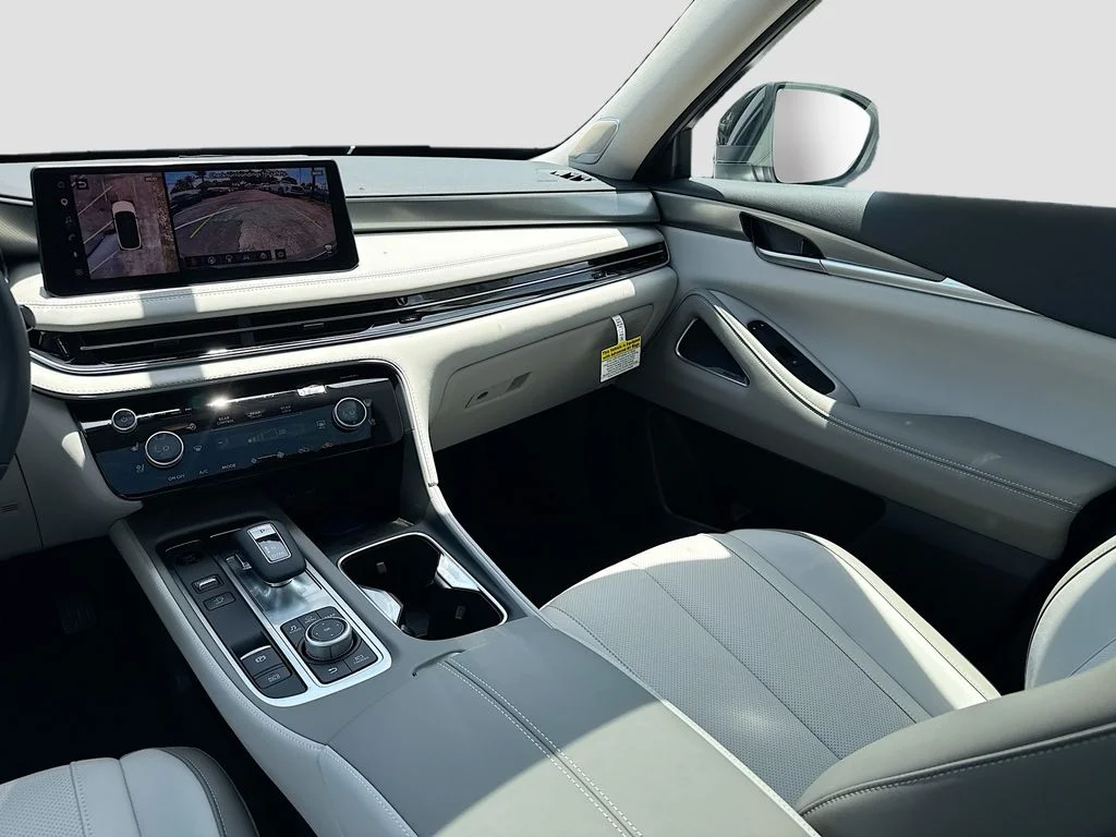 New 2027 RADIANT WHITE INFINITI Luxe FWD image 25