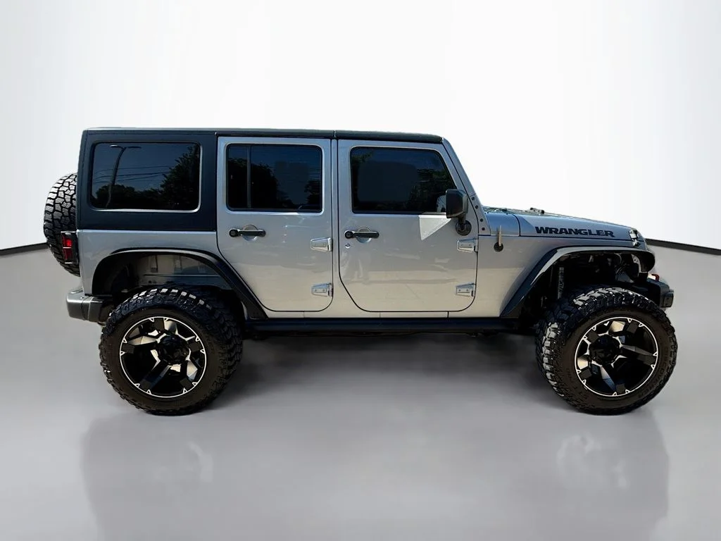 Used 2016 Billet Silver Metallic Clearcoat Jeep Black Bear image 8