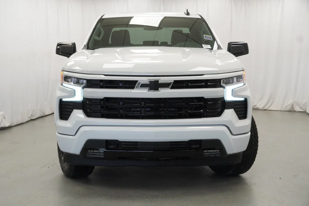 New 2026 Summit White Chevrolet RST image 11