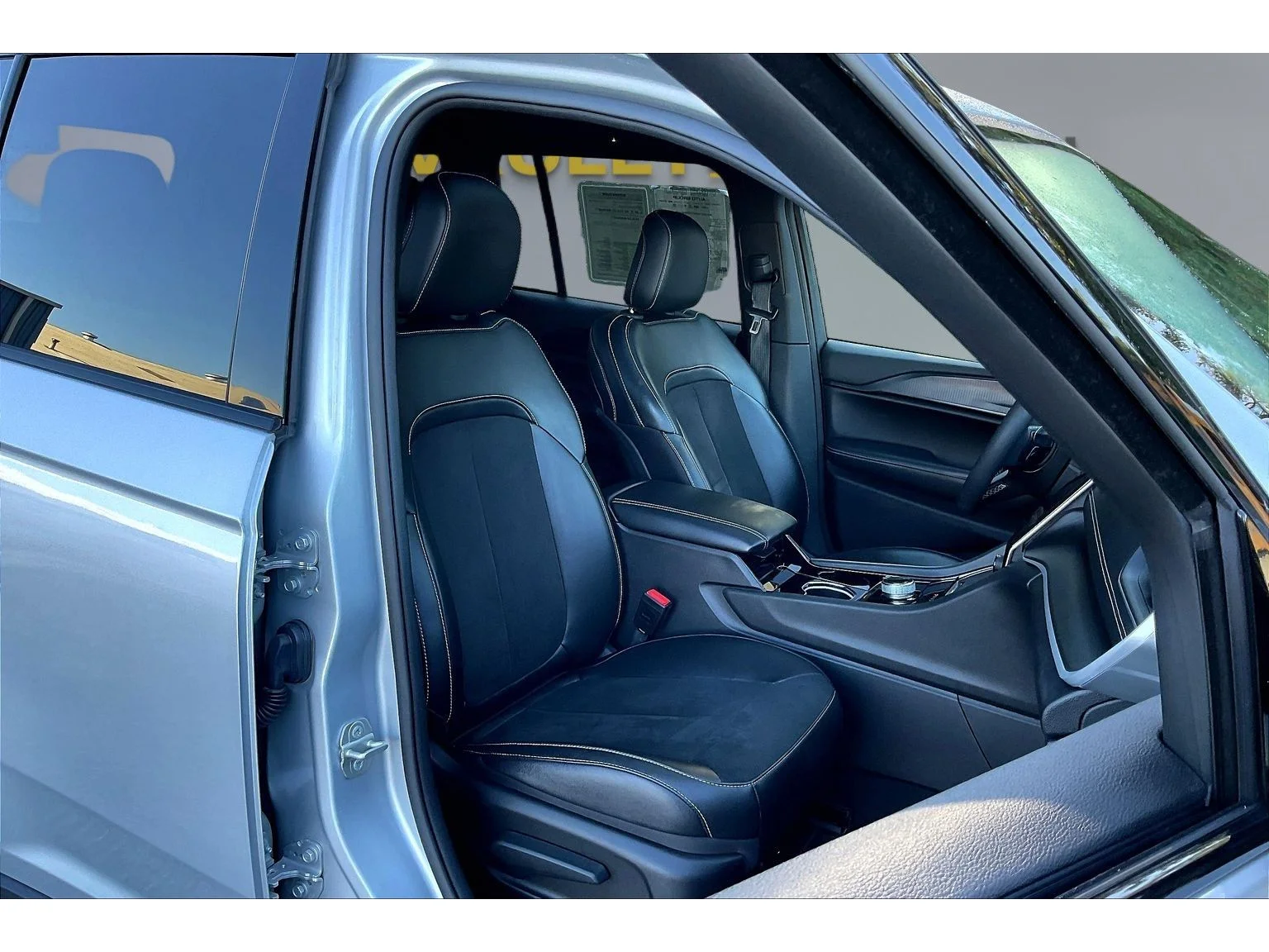 Used 2023 Silver Jeep Altitude image 6