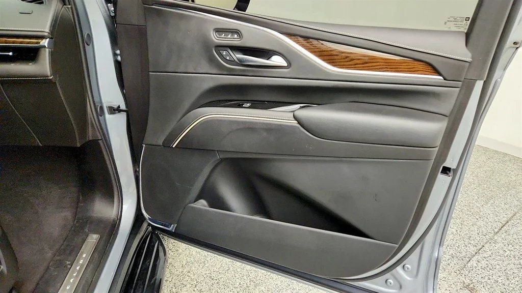 Used 2023 Argent Silver Metallic Cadillac 4WD Sport Platinum w/ Onyx Pkg & Super Cruise image 25