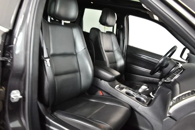 Used 2020 Gray Jeep Limited image 13
