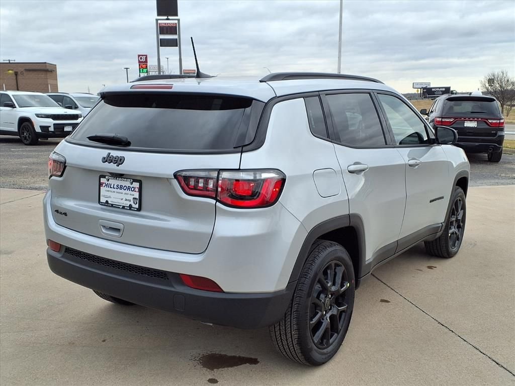 New 2026 Silver Zynith Metallic Clear-Coat Exterior Paint Jeep Latitude image 7