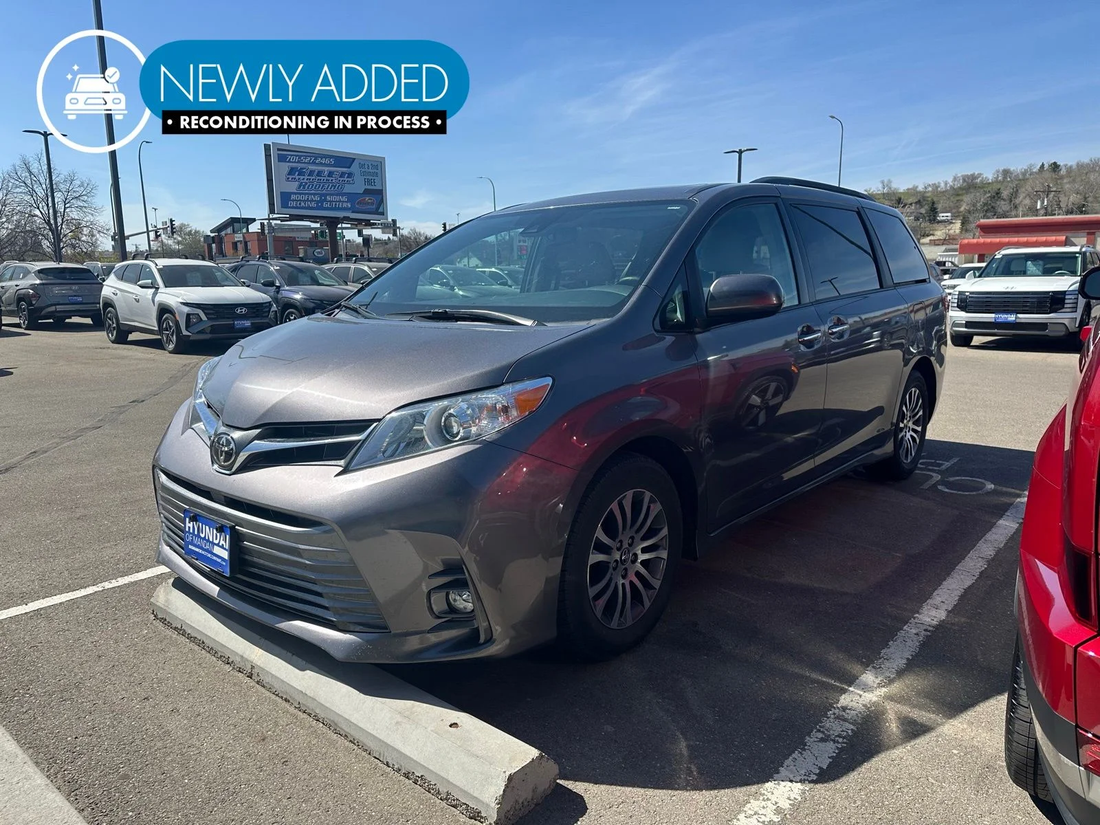 2018 Toyota Sienna XLE V6 8-Passenger's photo