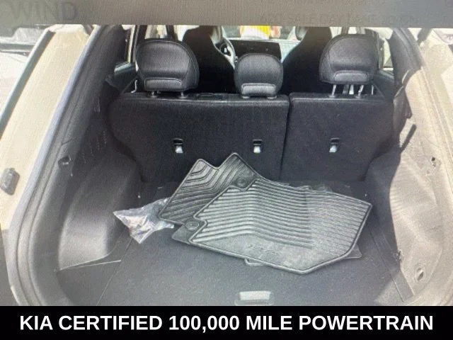 Used 2023 White Kia Wind image 5