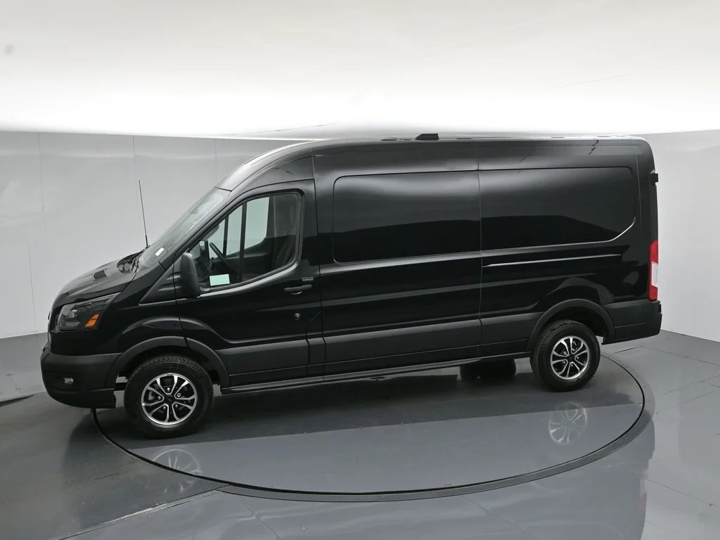 New 2026 Agate Black Metallic Ford Base image 42