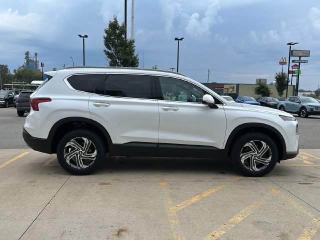 Used 2023 White Hyundai SEL image 4