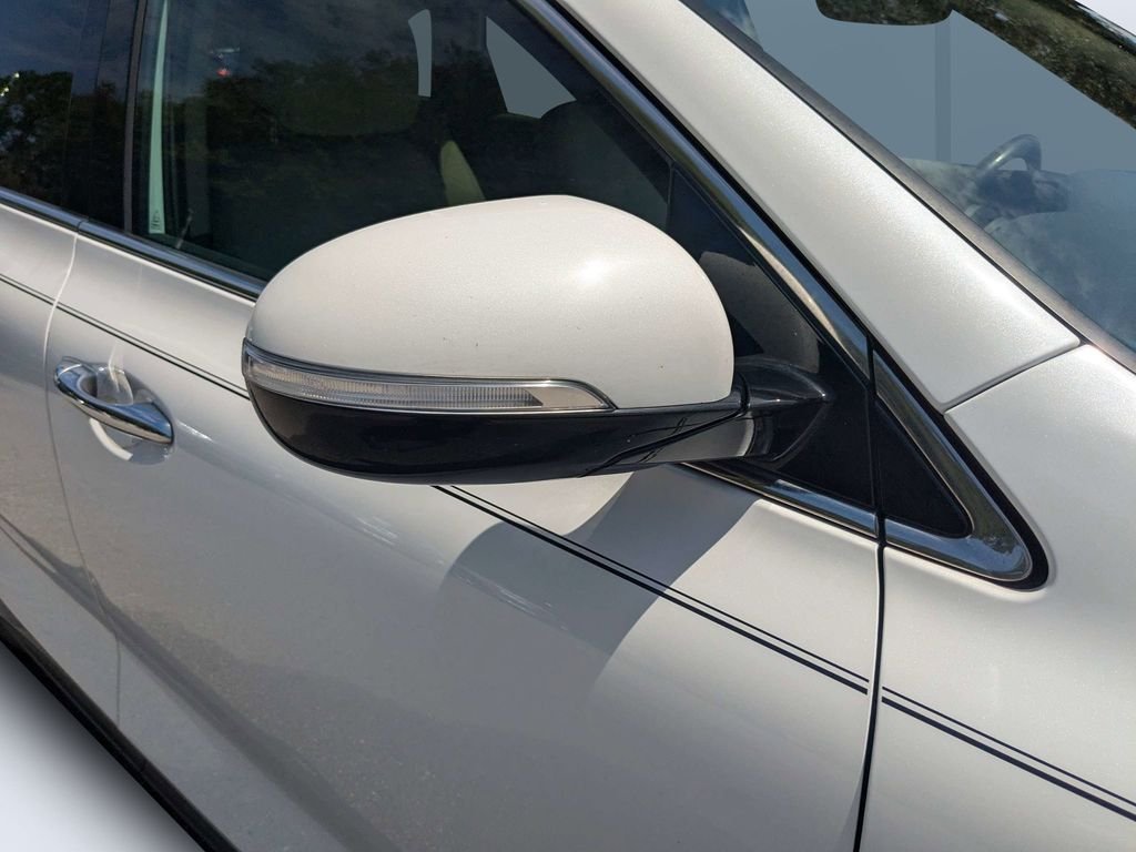 Used 2017 White Kia LX image 11
