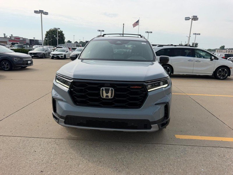 Certified Used 2025 Sonic Gray Pearl Honda AWD TrailSport image 35