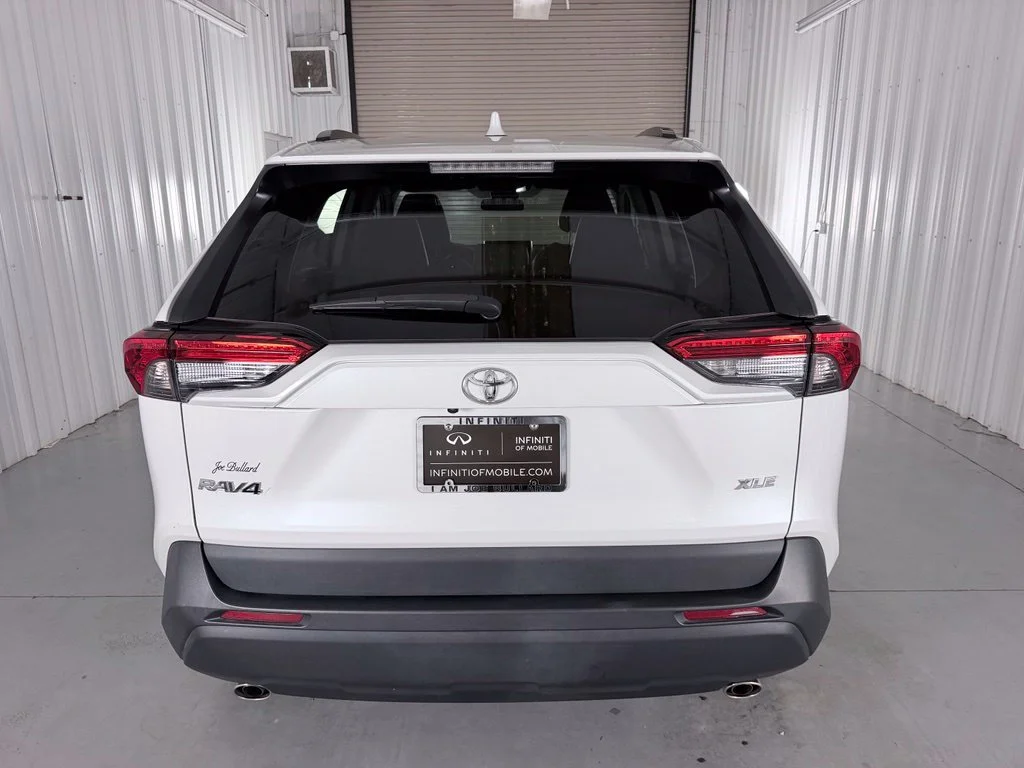 Used 2023 Beige Toyota XLE Premium image 6