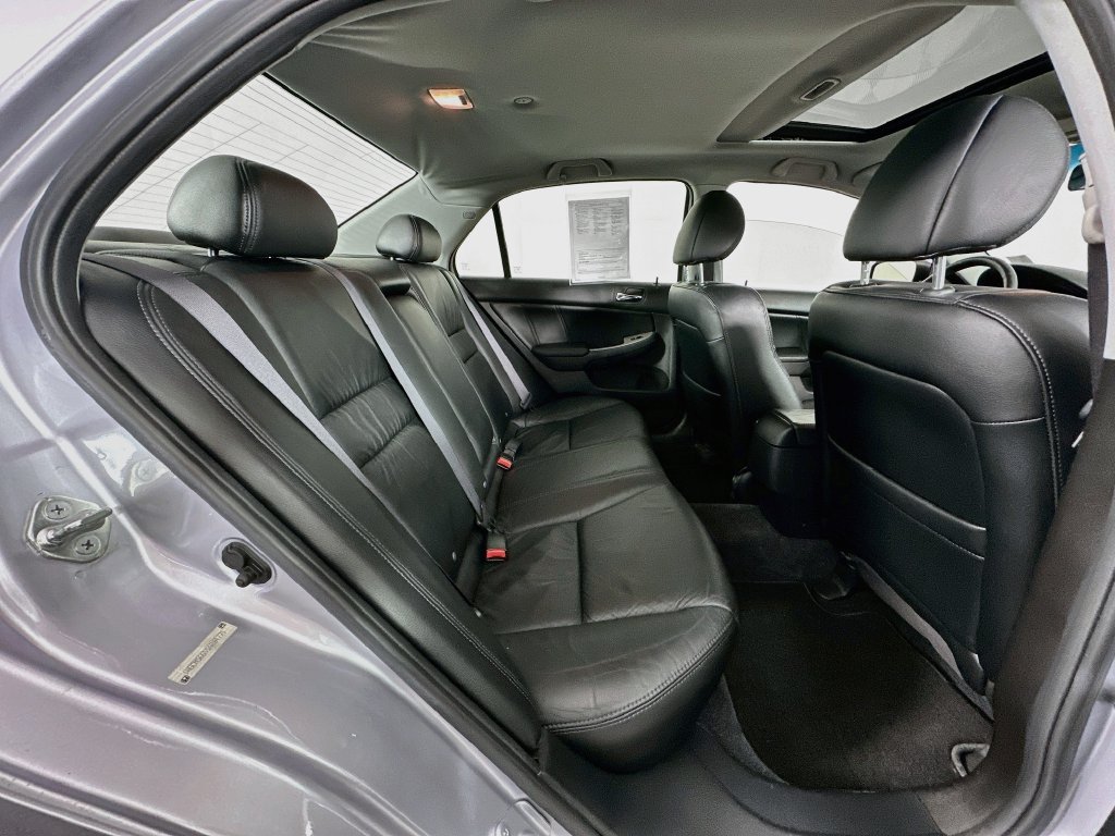 Used 2005 Silver Frost Metallic Honda EX-L image 26